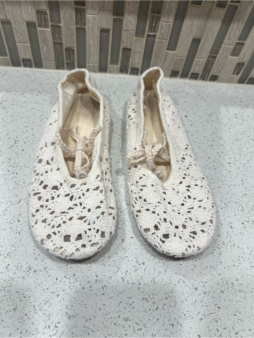 White crochet ballet flats with bow detail #crochet #flats size 38 girls